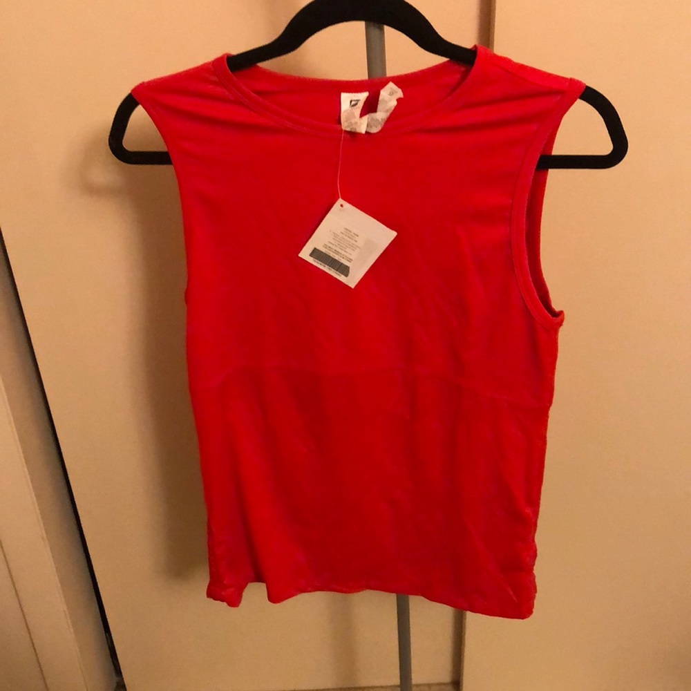 NEW!! Celebrity brand Fabletics athletic top!!